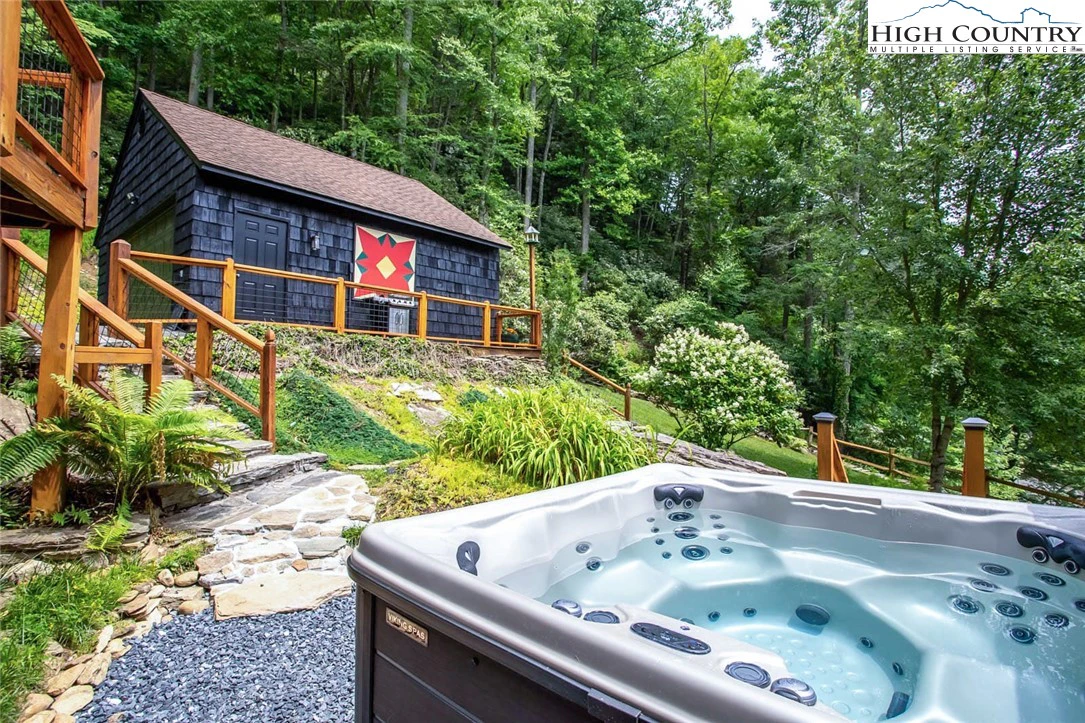 Image number 2 for the current listing