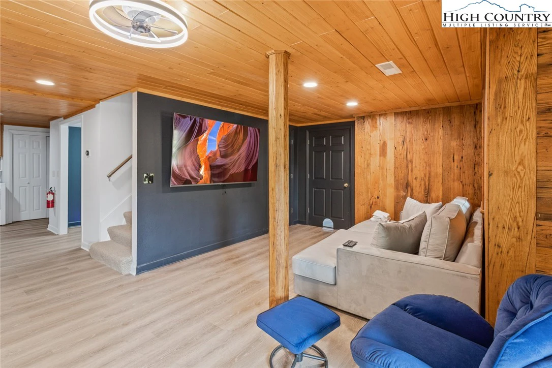 Image number 7 for the current listing
