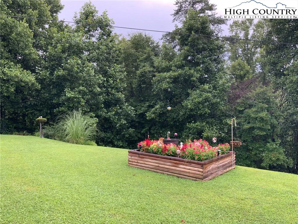 Image number 21 for the current listing