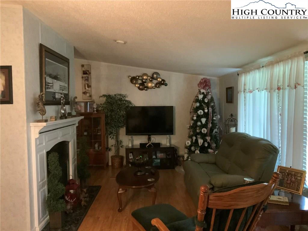 Image number 10 for the current listing