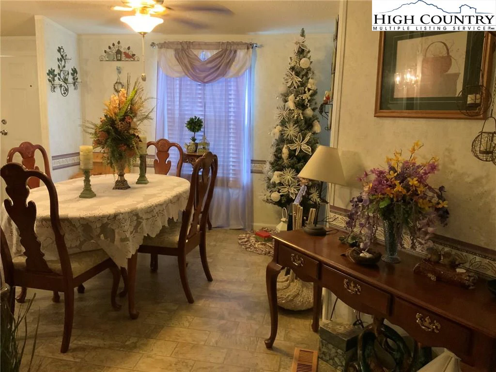 Image number 4 for the current listing