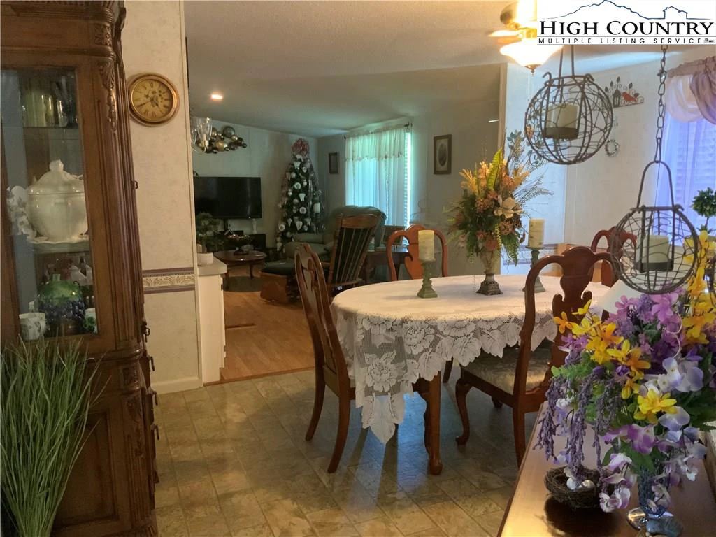 Image number 5 for the current listing