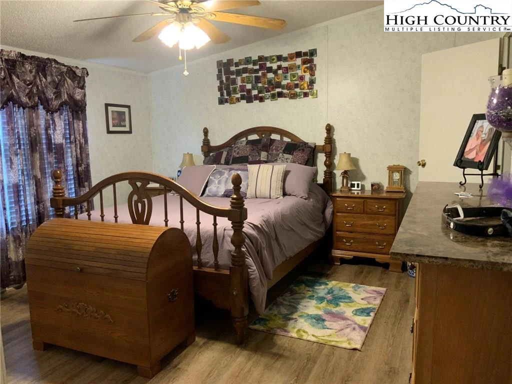 Image number 6 for the current listing