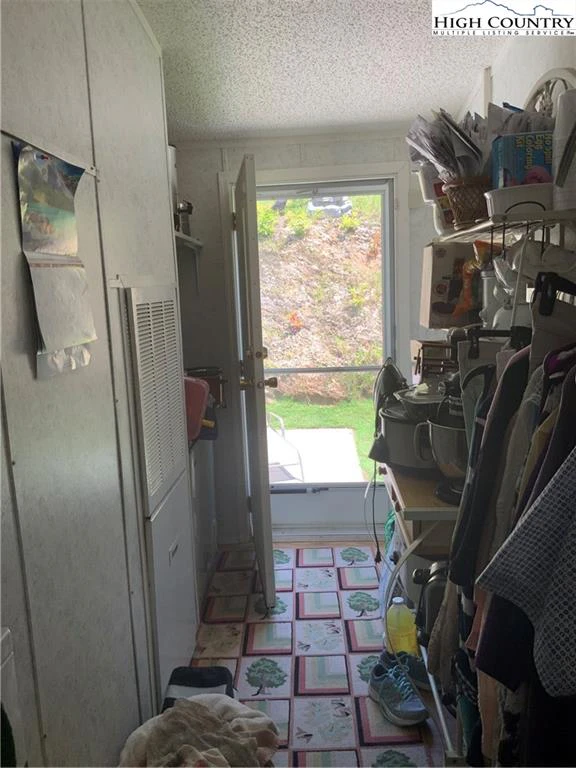 Image number 9 for the current listing