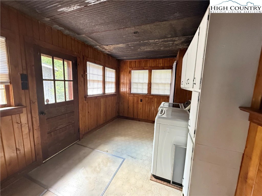 Image number 16 for the current listing