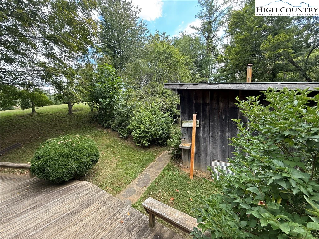Image number 19 for the current listing