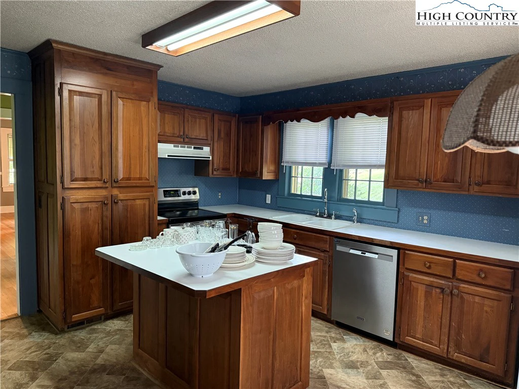 Image number 18 for the current listing