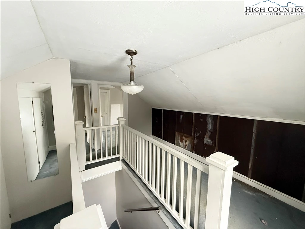 Image number 7 for the current listing