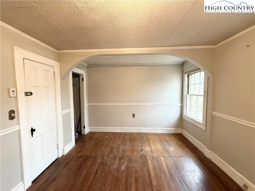 Image number 2 for the current listing