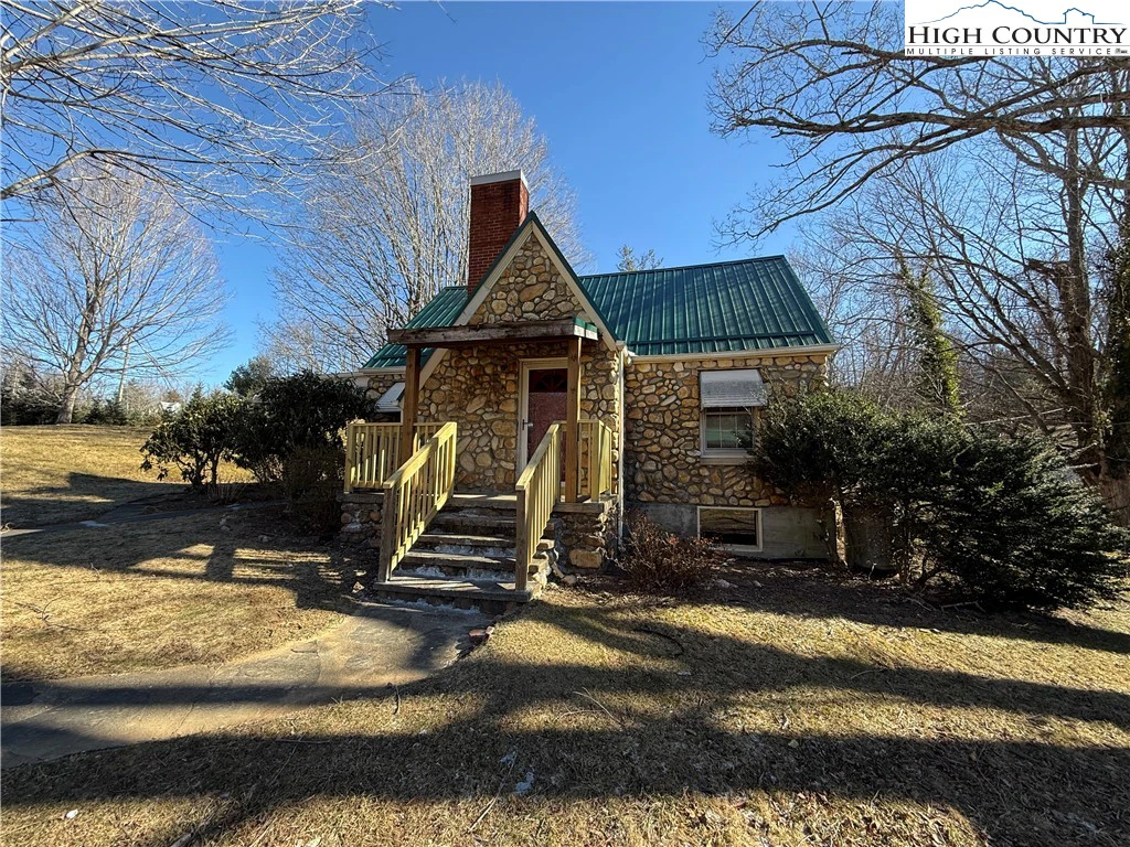 Image number 1 for the current listing