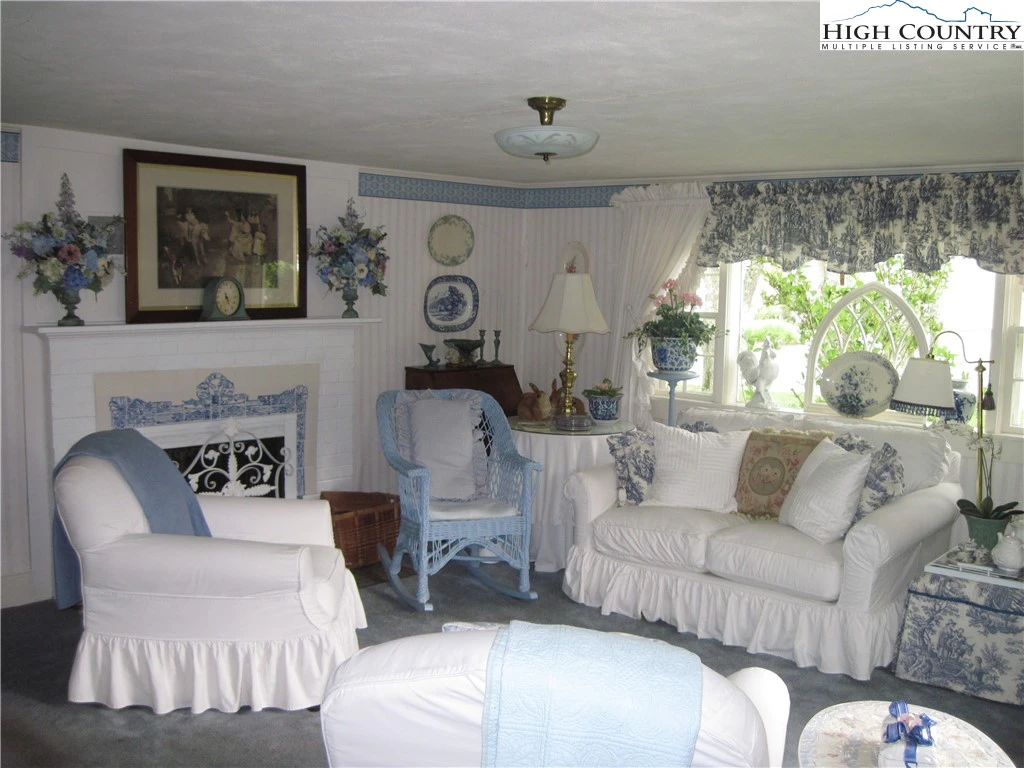 Image number 12 for the current listing