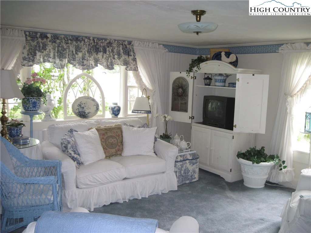 Image number 13 for the current listing