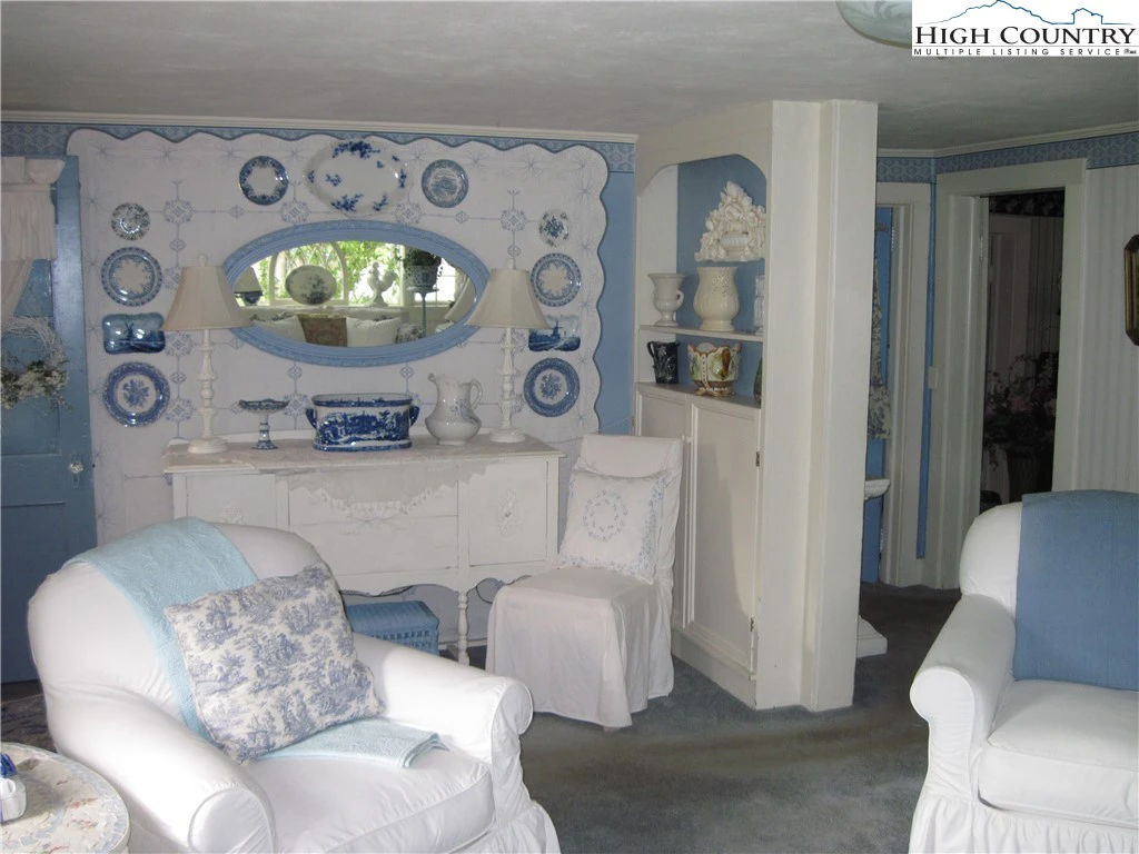 Image number 16 for the current listing