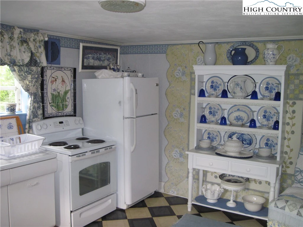 Image number 3 for the current listing