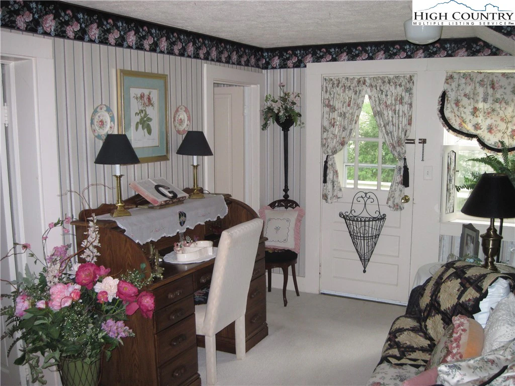 Image number 11 for the current listing