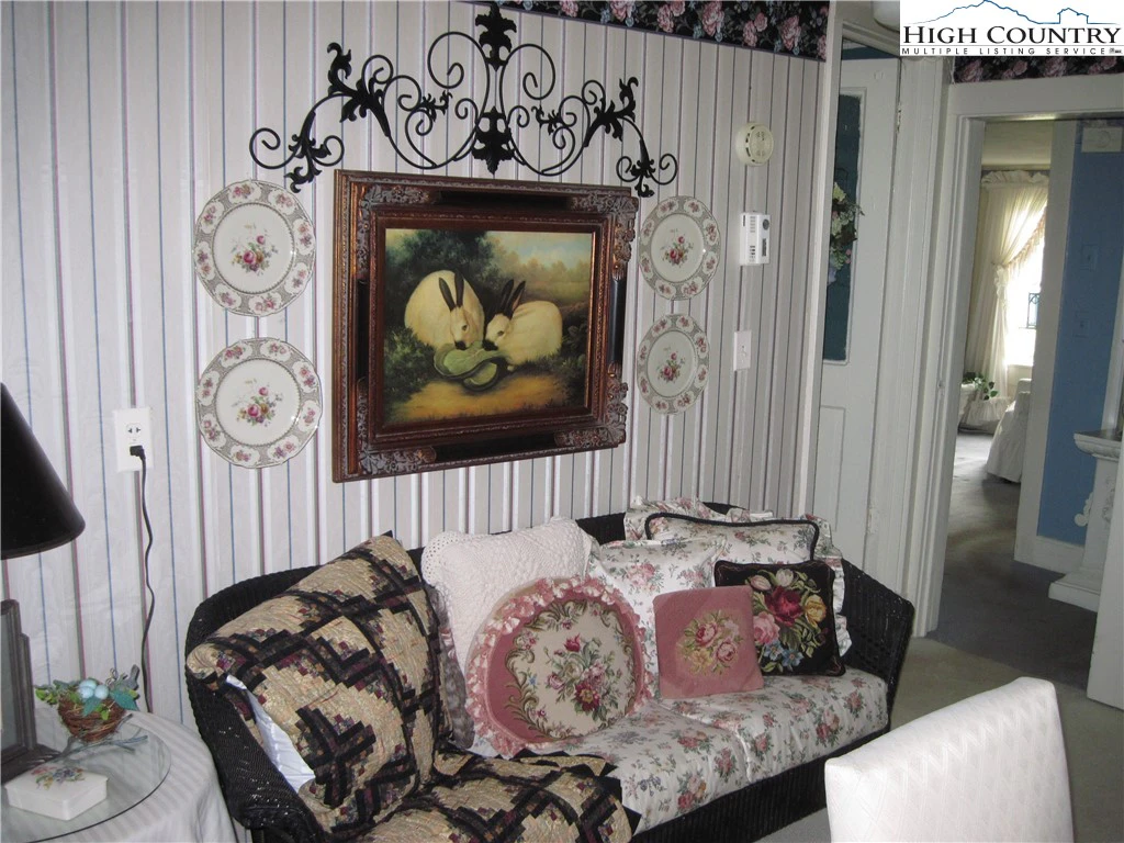 Image number 5 for the current listing