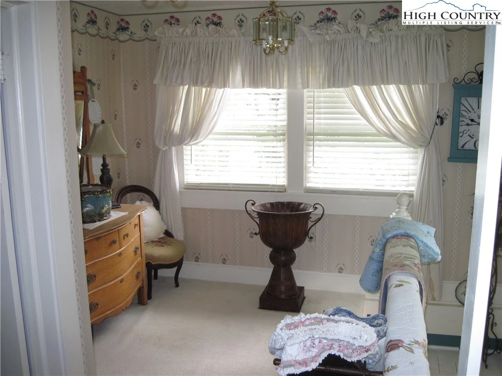 Image number 2 for the current listing