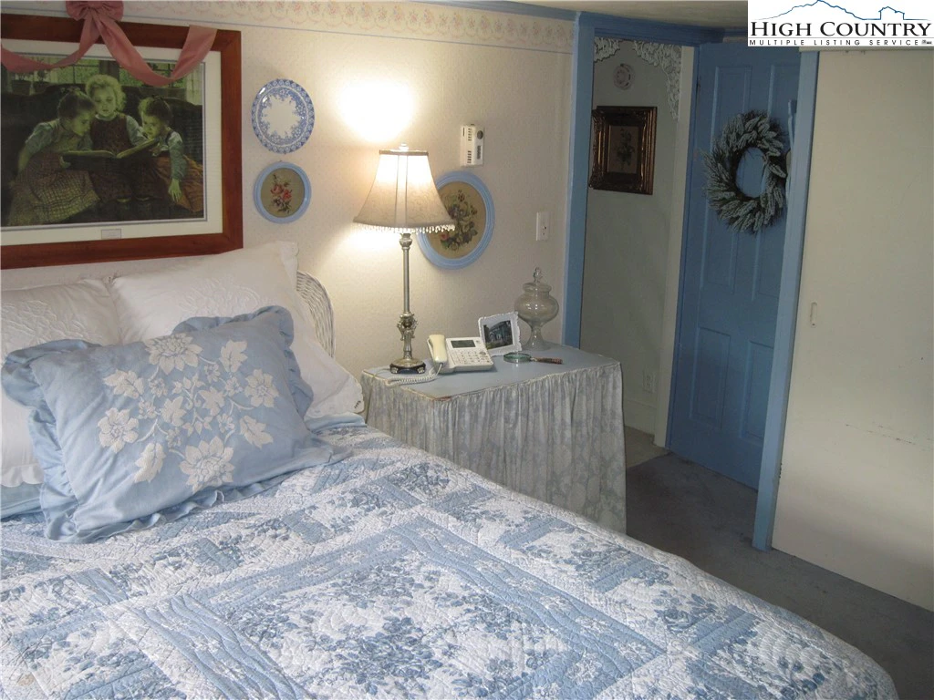 Image number 7 for the current listing