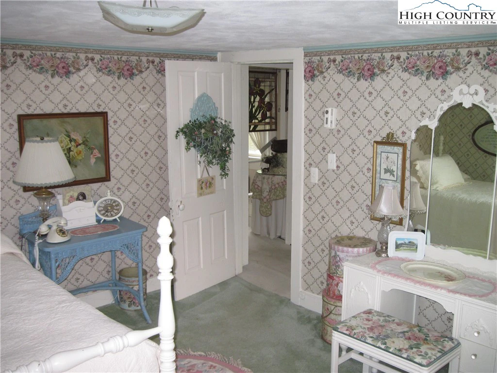 Image number 15 for the current listing