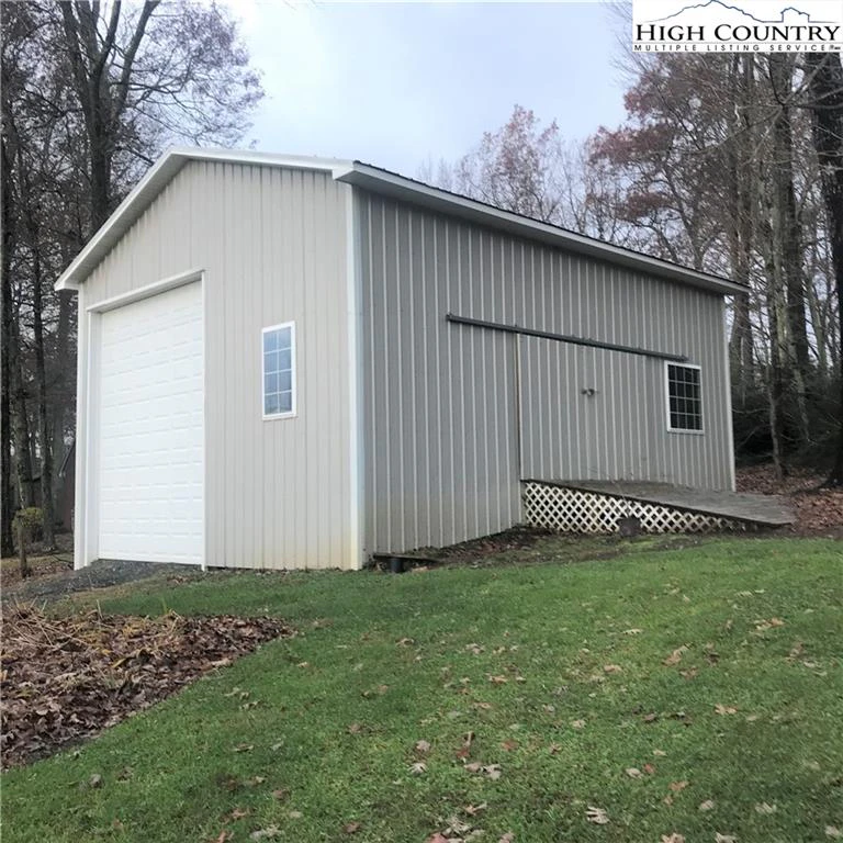 Image number 2 for the current listing