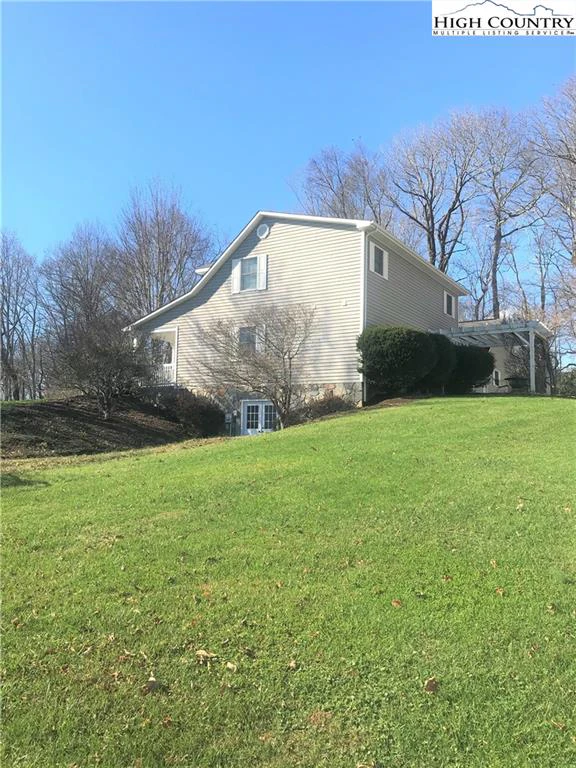 Image number 13 for the current listing