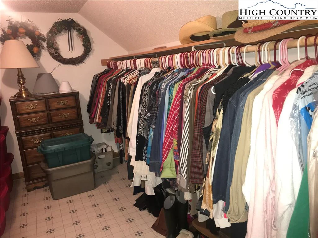 Image number 7 for the current listing