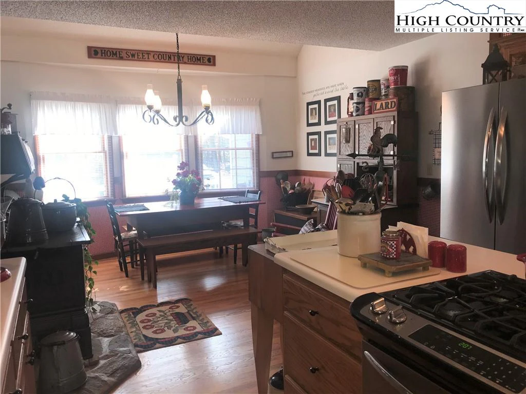 Image number 20 for the current listing
