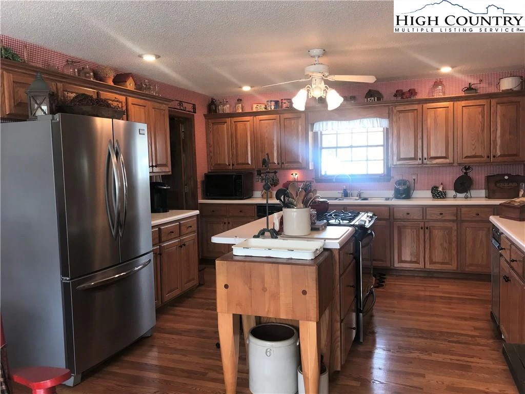 Image number 18 for the current listing