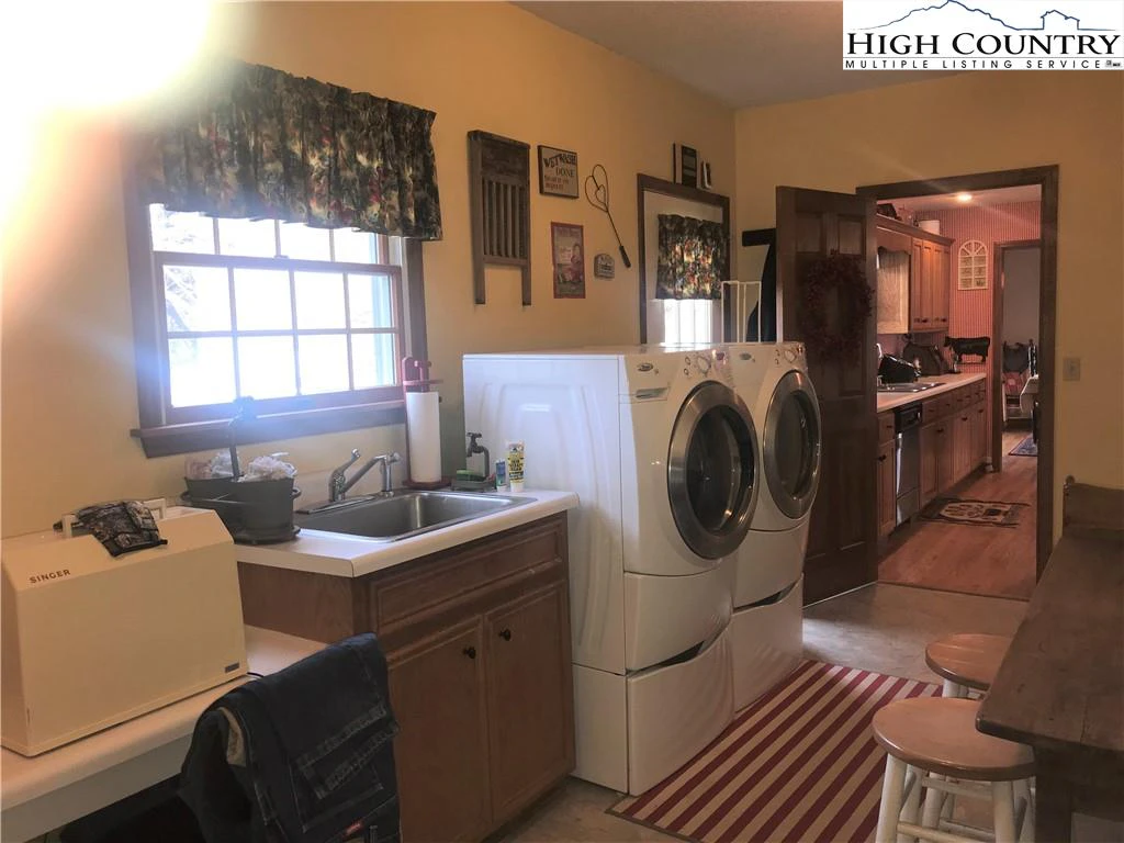 Image number 17 for the current listing