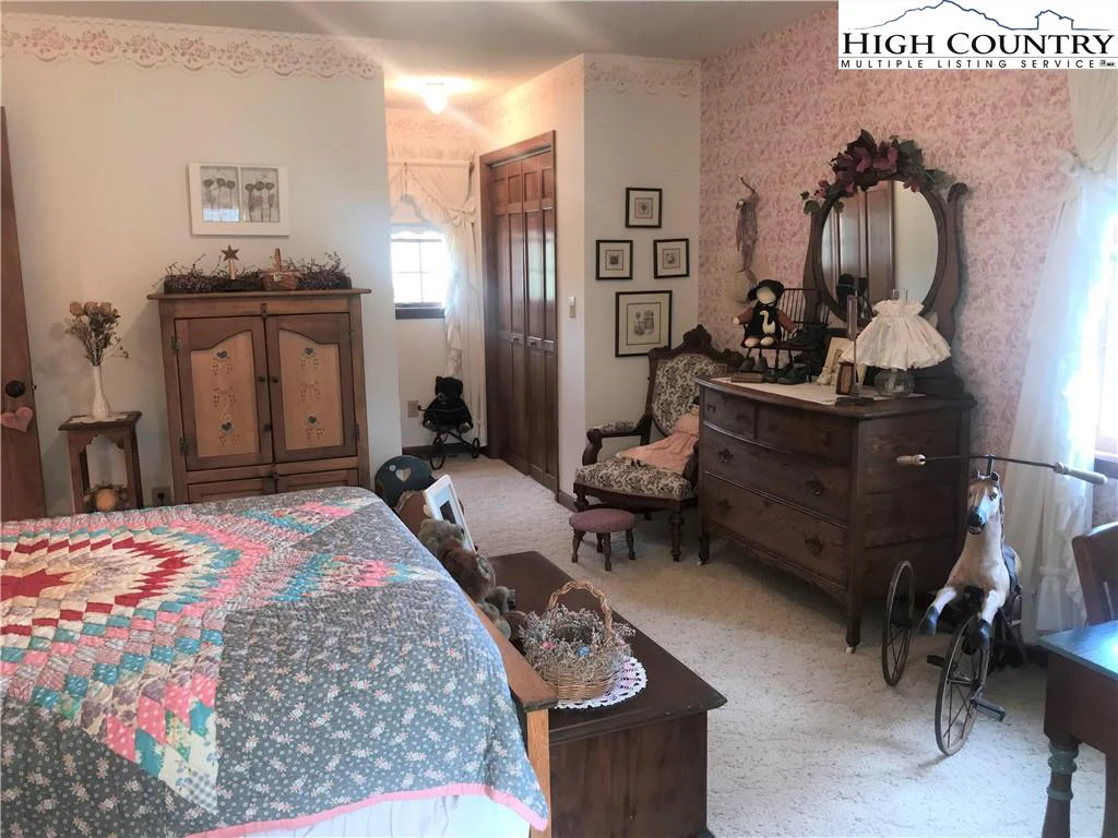 Image number 16 for the current listing