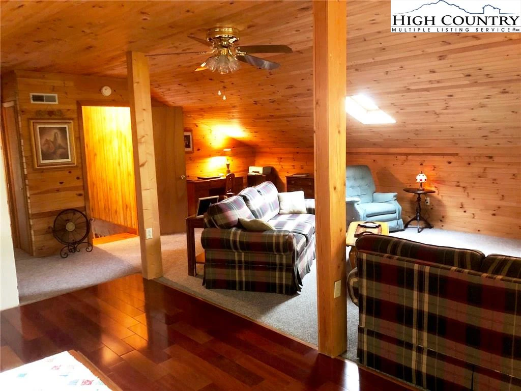 Image number 6 for the current listing