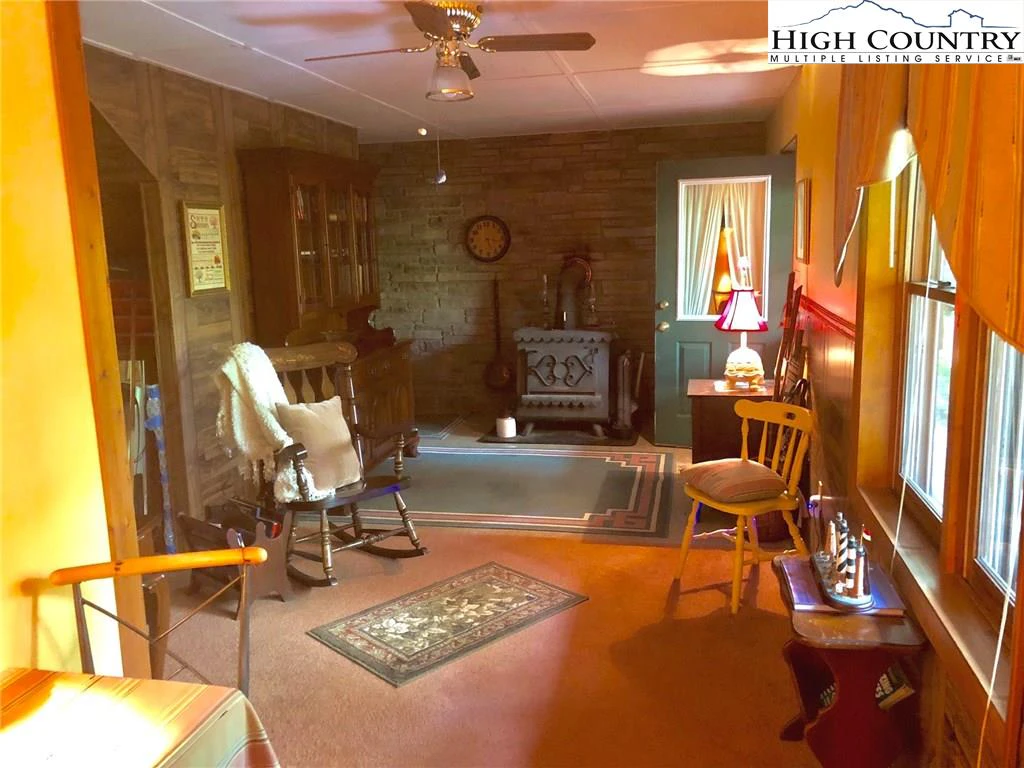 Image number 2 for the current listing