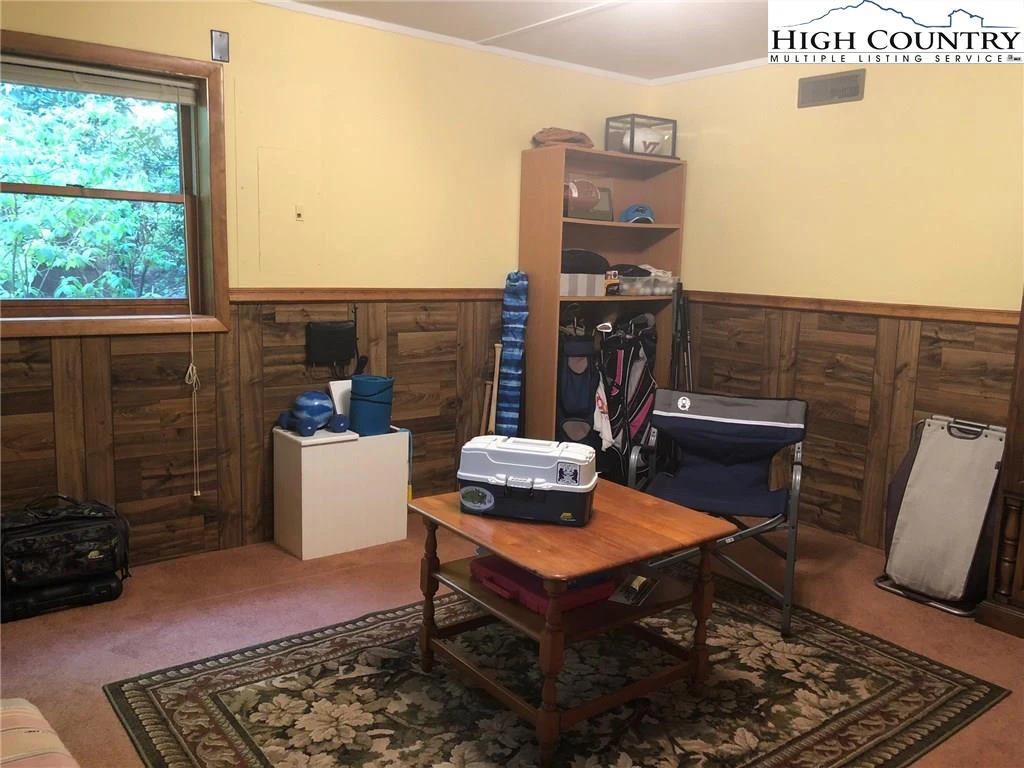 Image number 15 for the current listing