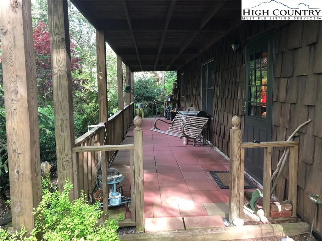 Image number 17 for the current listing