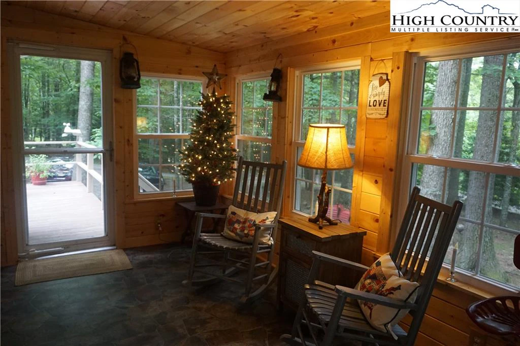 Image number 13 for the current listing