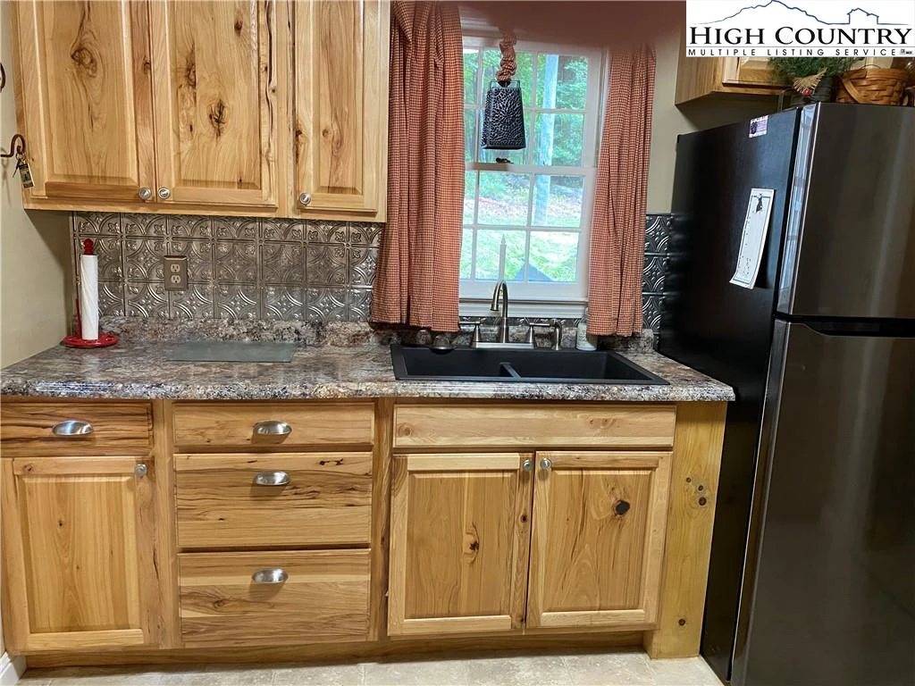 Image number 6 for the current listing