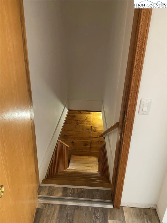 Image number 8 for the current listing
