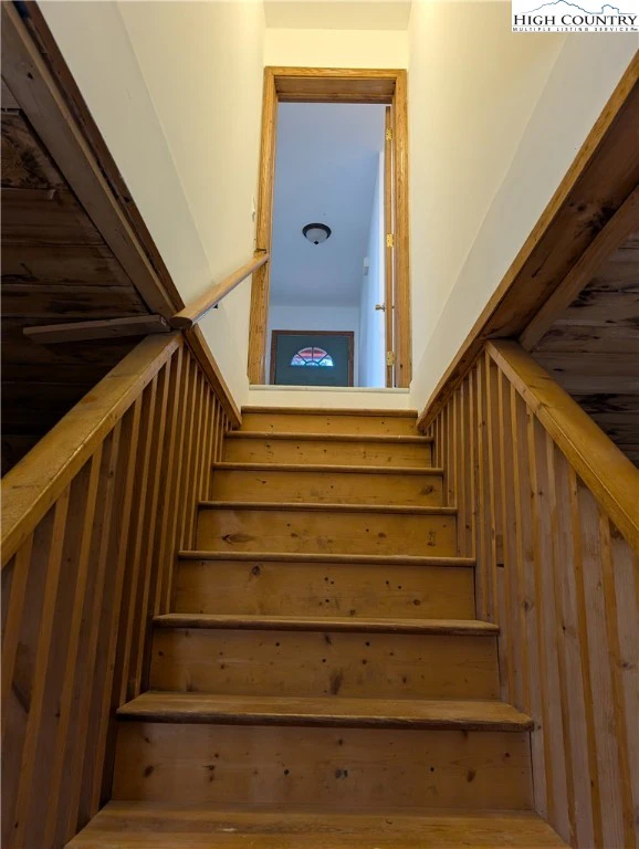 Image number 14 for the current listing