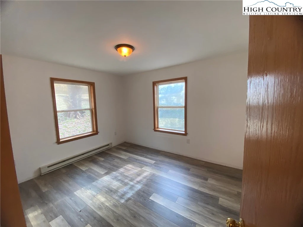 Image number 3 for the current listing