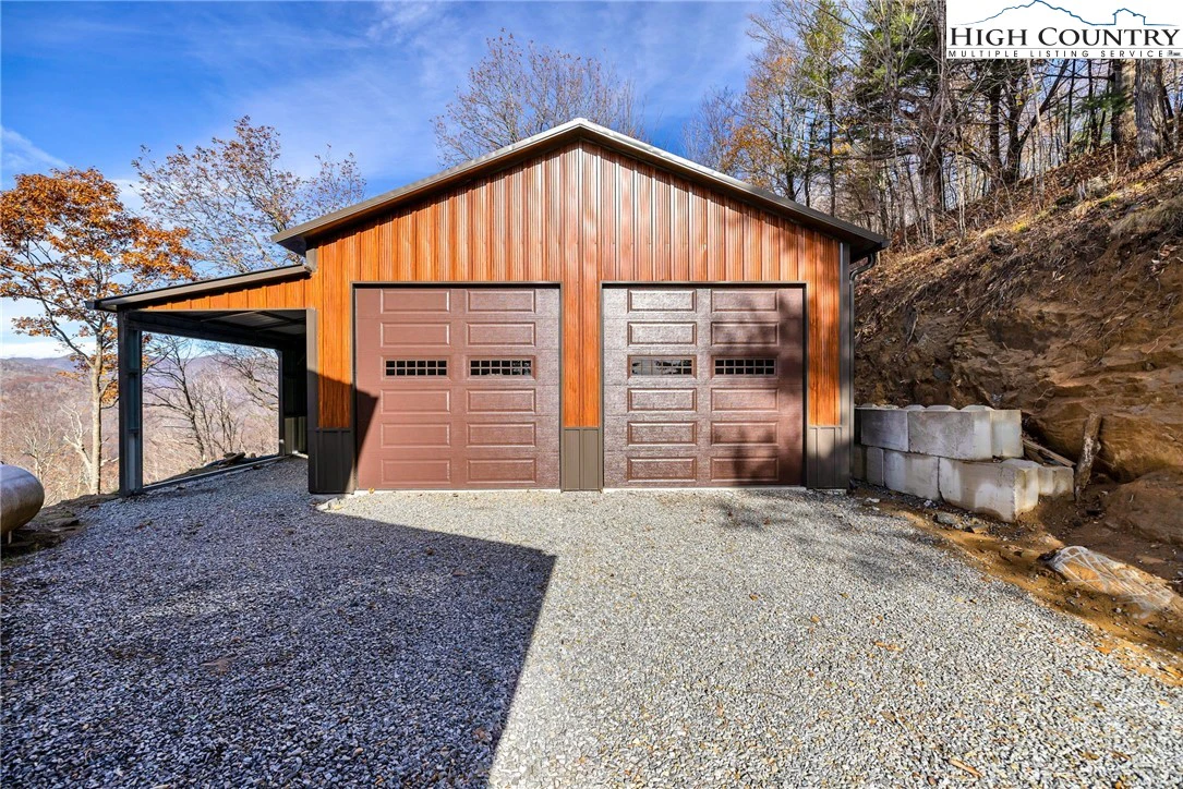 Image number 15 for the current listing