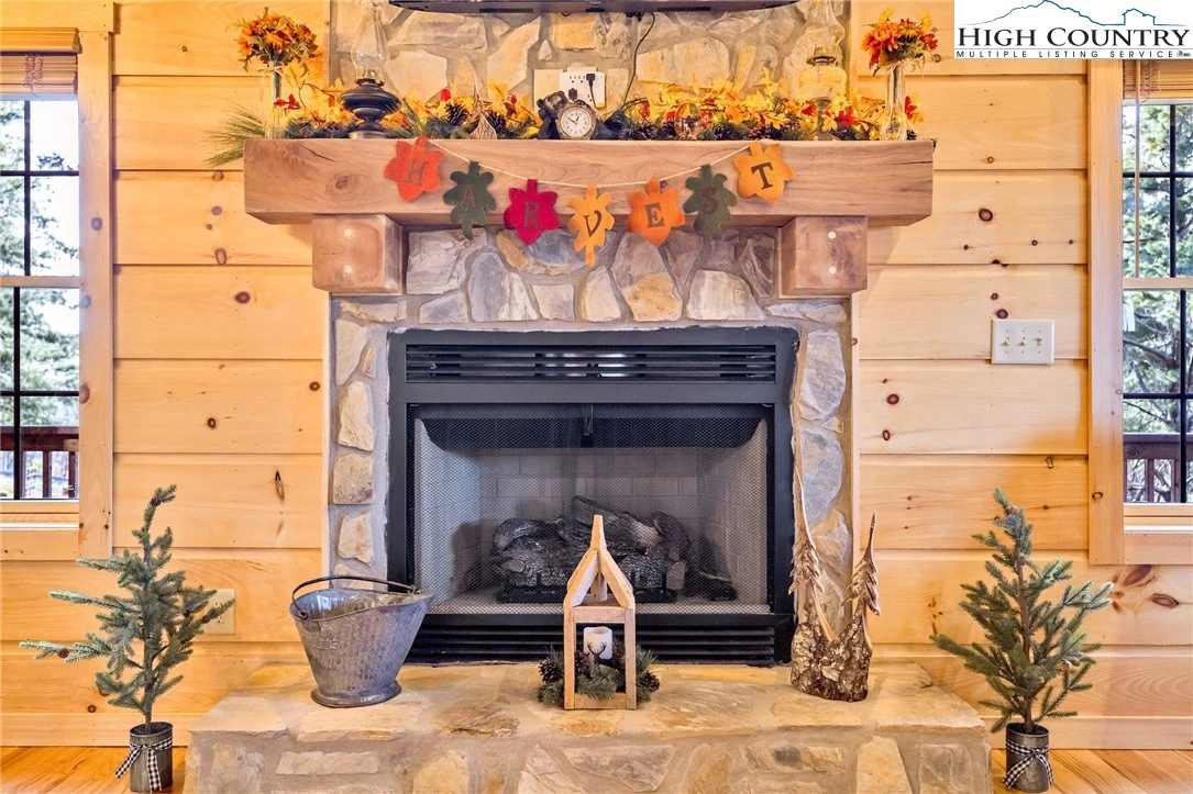Image number 3 for the current listing