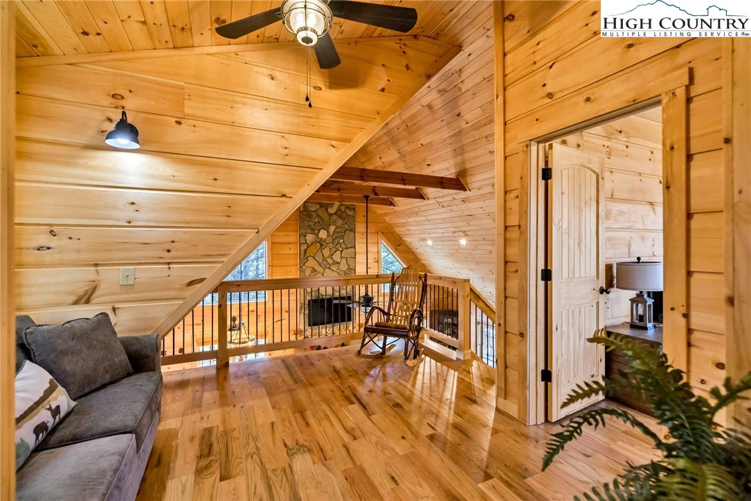 Image number 6 for the current listing