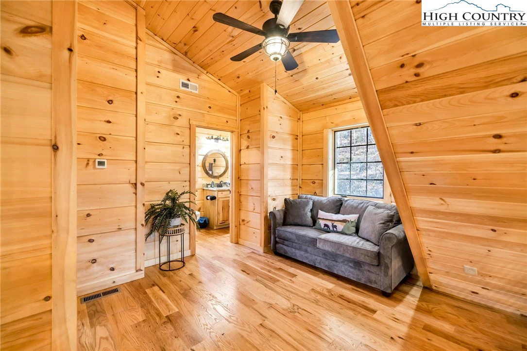 Image number 7 for the current listing