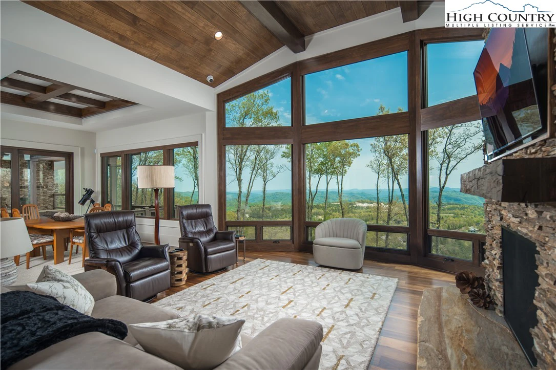 Image number 18 for the current listing