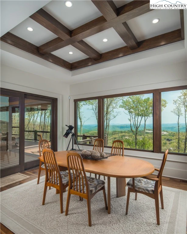 Image number 17 for the current listing