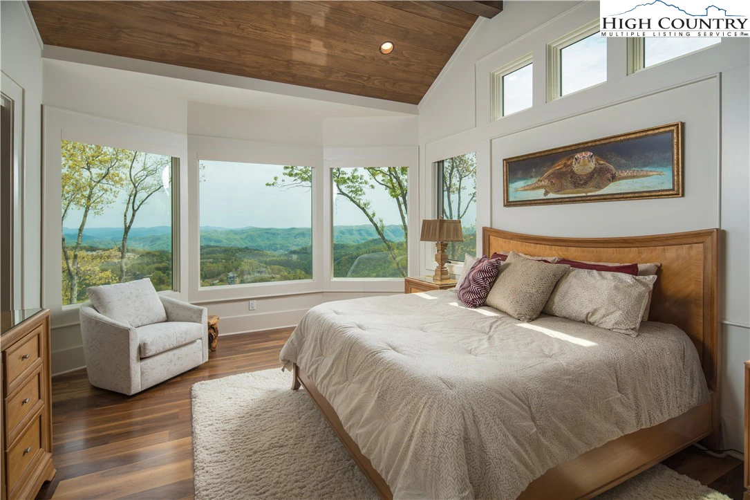 Image number 4 for the current listing