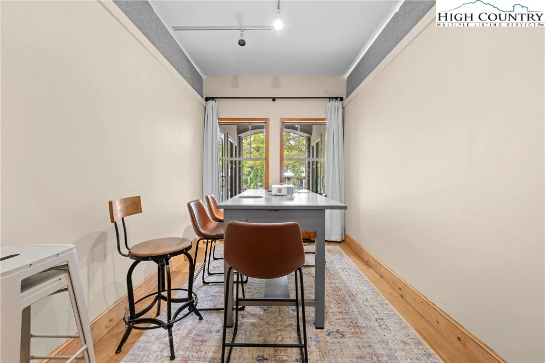 Image number 12 for the current listing