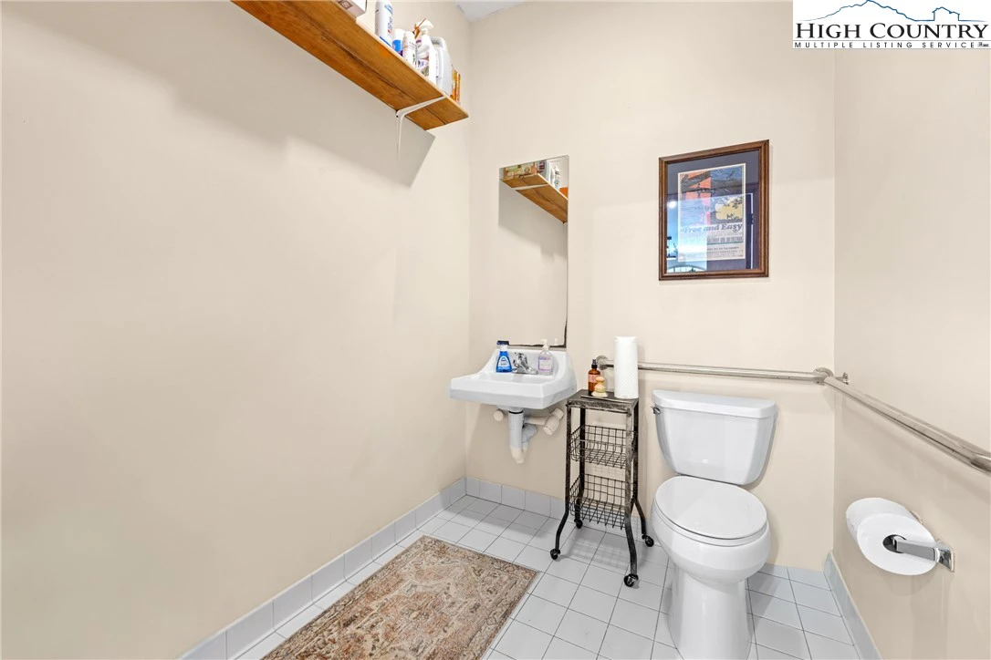 Image number 9 for the current listing
