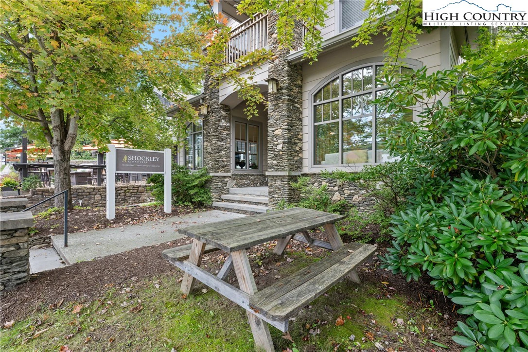 Image number 20 for the current listing