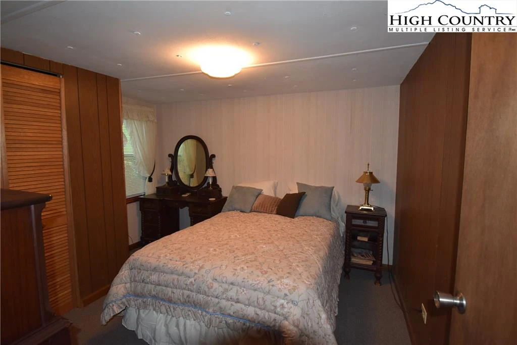 Image number 5 for the current listing